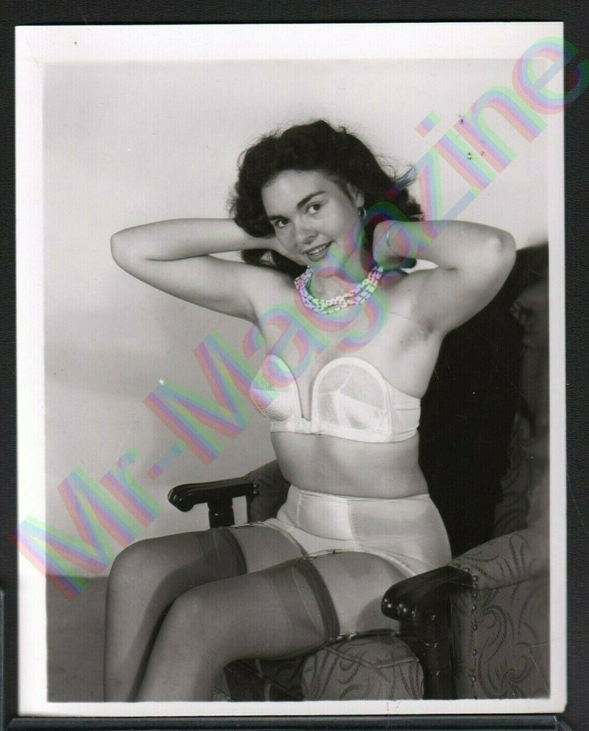 Vintage B&W Risque Pinup 3.5" x 4.5" Sexy Brunette Cheesecake AY61