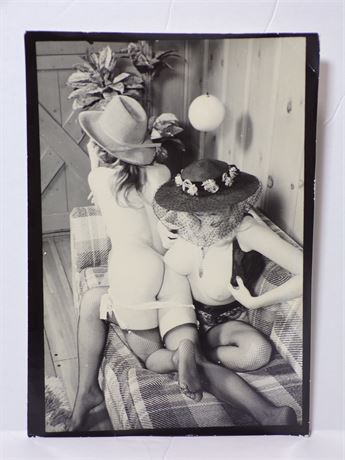 Posh Women Fishnets & Sunhats Cheesecake, Adult Nude Models 5x7" B&W Photo Photograph 070225WP-Z-28