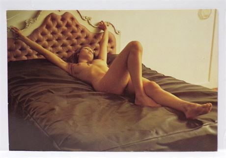 Francoise Adult Model Autographed & KISSED French Postcard 061925WP-Z-55