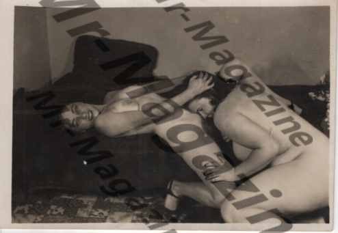 Adult Vintage B&W Pinup Photo 4"x5" Brunette Lesbian Models Cunnilingus RT-31