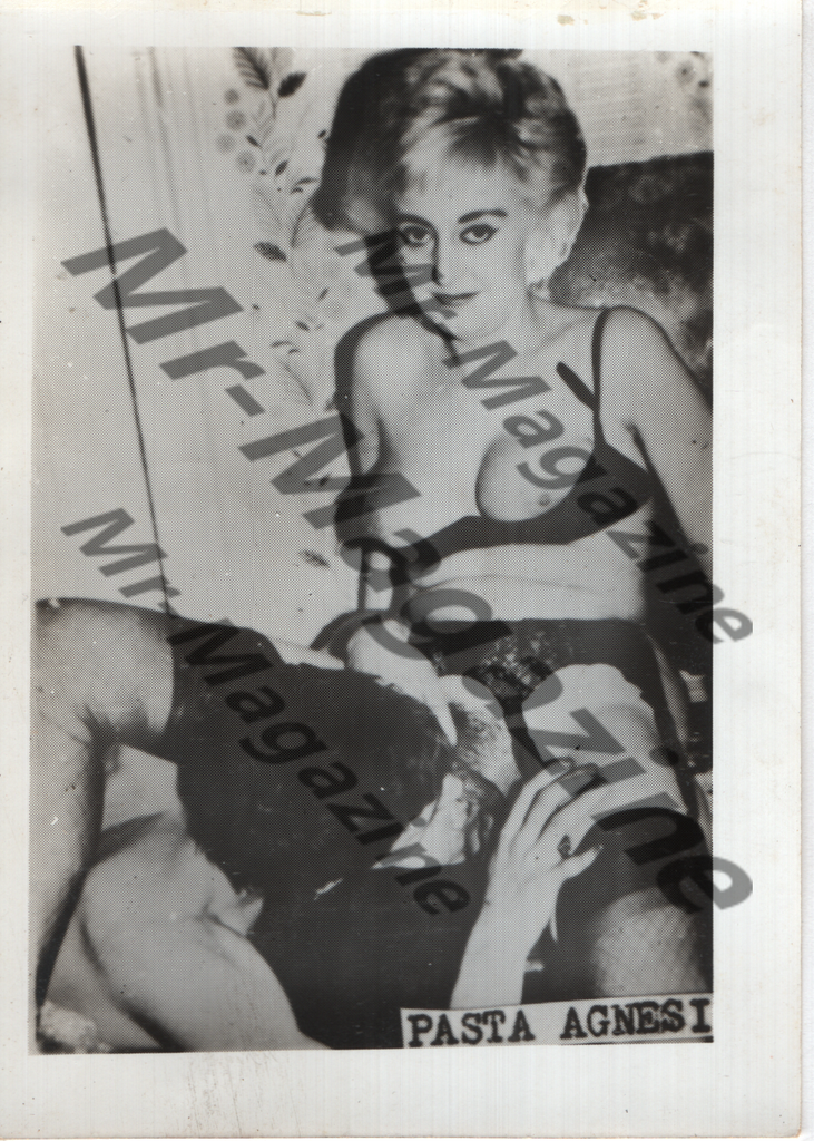 Adult Vintage B&W Pinup Photo 5"x3" Pasta Agnesi Blonde & Brunet Models Cunnilingus RU-24