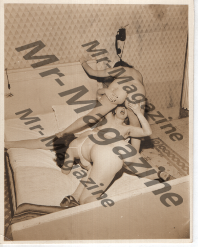Adult Vintage B&W Pinup Photo 5"x4" Brunette Lesbian Three-way RU-99