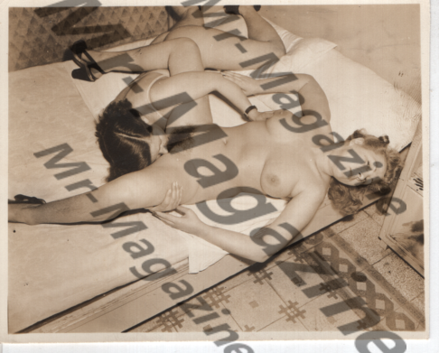 Adult Vintage B&W Pinup Photo 5"x4" Brunette & Blonde Models Cunnilingus RU-100