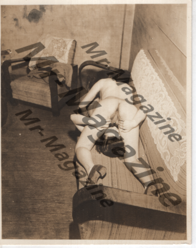 Adult Vintage B&W Pinup Photo 5"x4" Brunette Models Mutual Cunnilingus RV-01