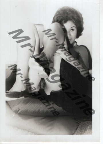 Adult Vintage B&W Pinup Photo 5"x4" Brunette Model RV-06