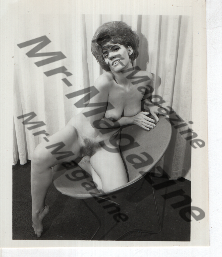 Adult Vintage B&W Pinup Photo 4"x5" Brunette Nude Model RW-04