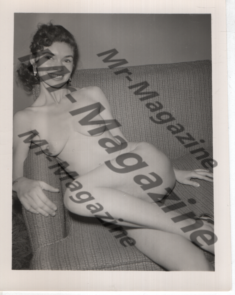Adult Vintage B&W Pinup Photo 5"x4" Brunette Nude Model RV-34