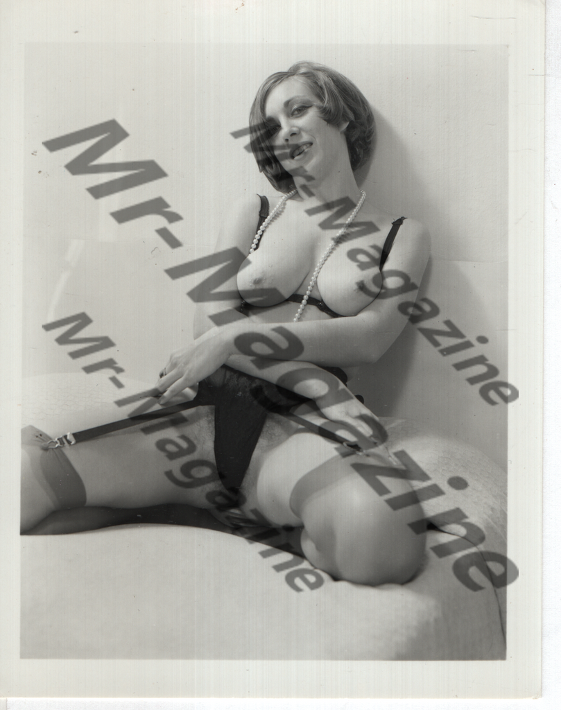 Adult Vintage B&W Pinup Photo 4"x5" Blonde Lingerie & Nylons & Pearls Model RW-48