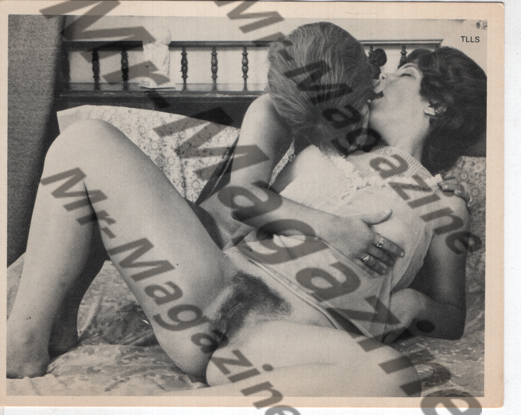 Adult Vintage B&W Pinup Photo 4"x5" Lesbian Interest Blonde & Brunette Models Kissing RX-46