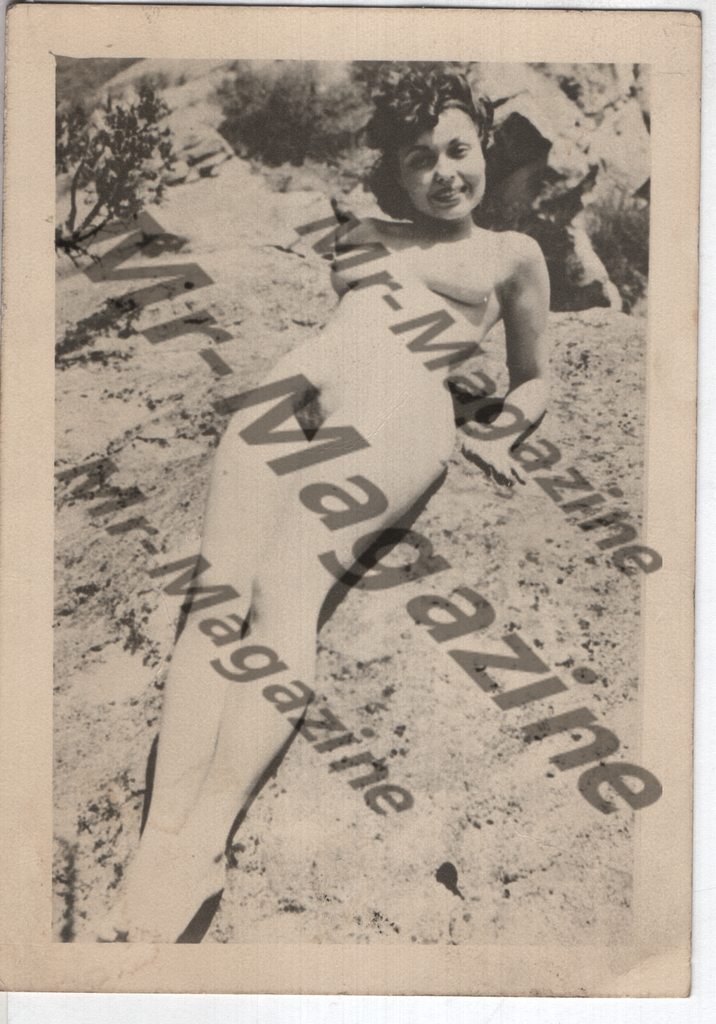 Adult Vintage B&W Pinup Photo 4"x5" Brunette Nude Barefoot Outdoors RX-100