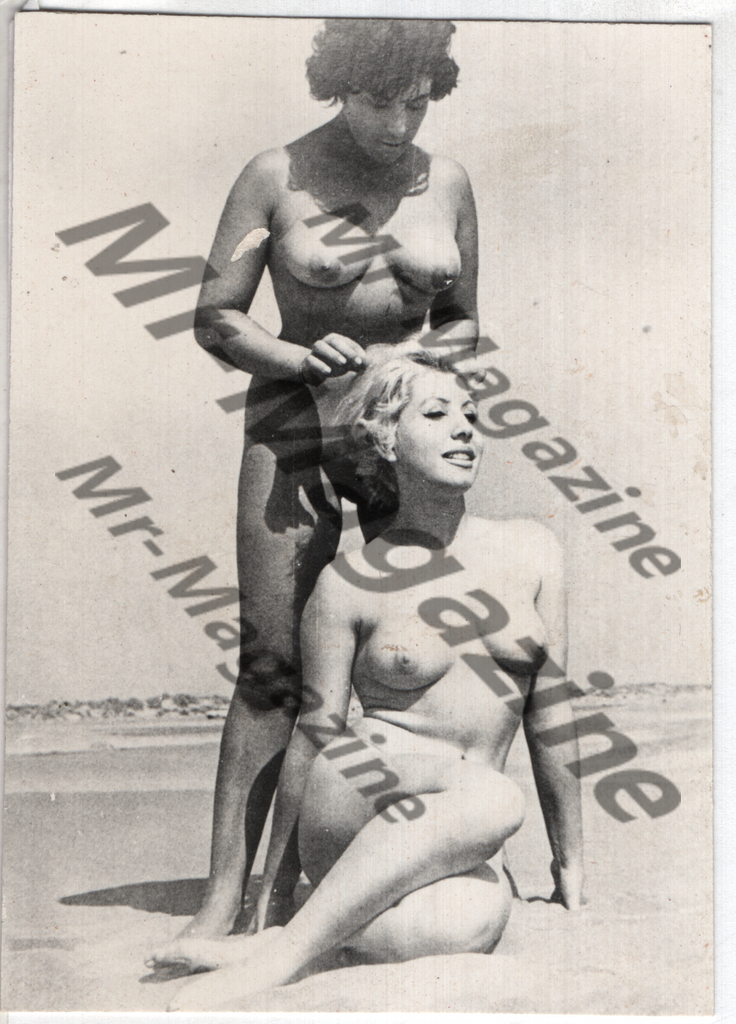 Adult Vintage B&W Pinup Photo 4"x4.5" Brunette & Blonde Nude Models On Beach RY-05