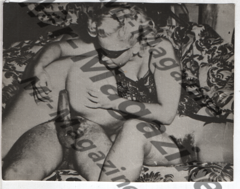 Adult Vintage B&W Pinup Photo 4"x4.5" Bisexual Blonde & Brunette Models Vaginal Sex RY-11