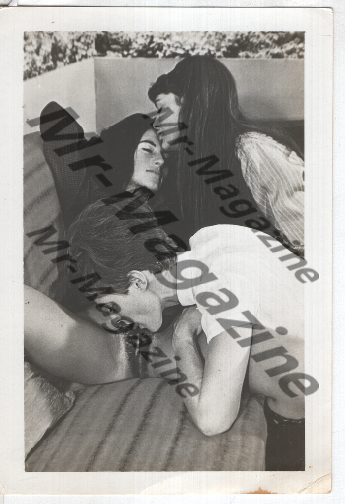 Adult Vintage B&W Pinup Photo 5"x3.5" Lesbian Interest Three-Way Brunette Lingerie Models Cunnilingus RY-63