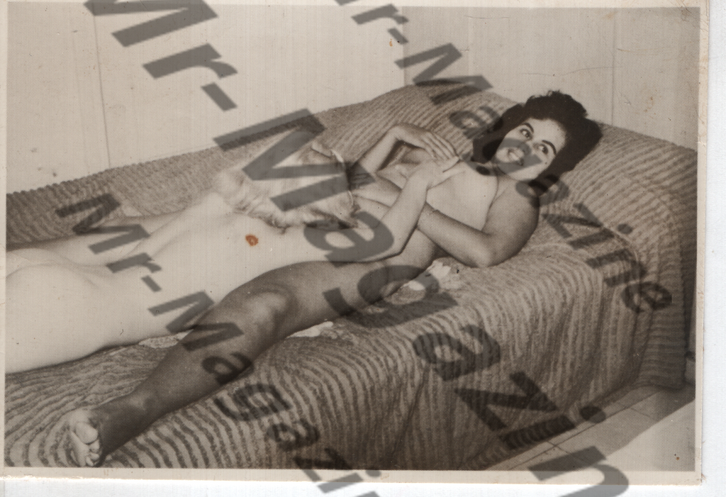 Adult Vintage B&W Pinup Photo 5.5"x3.5" Blonde & Brunette Nude Models Lesbian Interest Cunnilingus RY-73