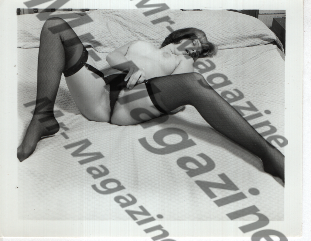 Adult Vintage B&W Pinup Photo 4"x5" Brunette Nude Model Nylon Stockings RZ-49