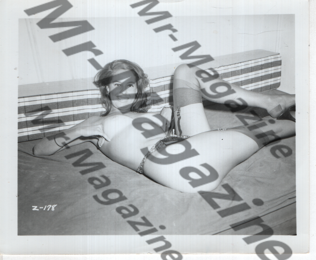 Adult Vintage B&W Pinup Photo 4"x5" Brunette Lingerie Model RZ-35