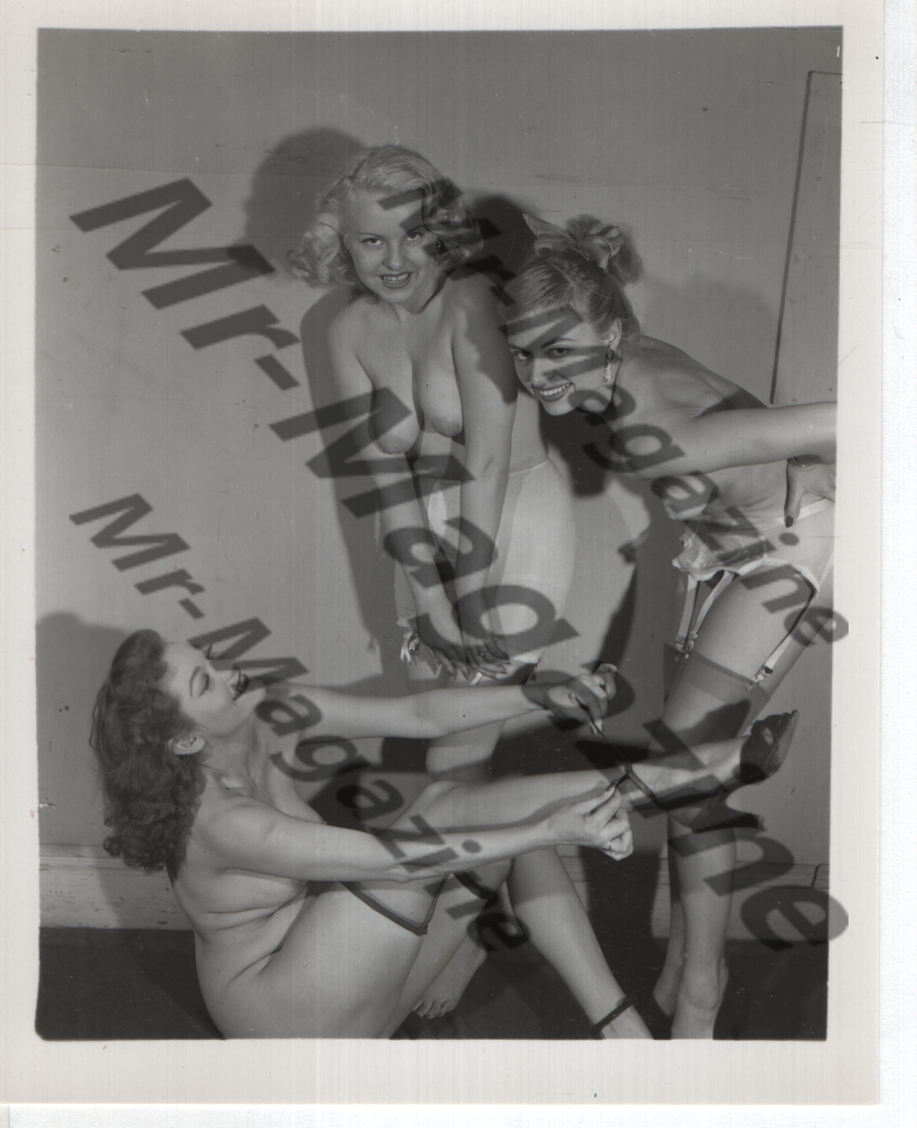 Adult Vintage B&W Pinup Photo 4"x5" Lesbian Interest Blonde & Brunette Lingerie Models RZ-55