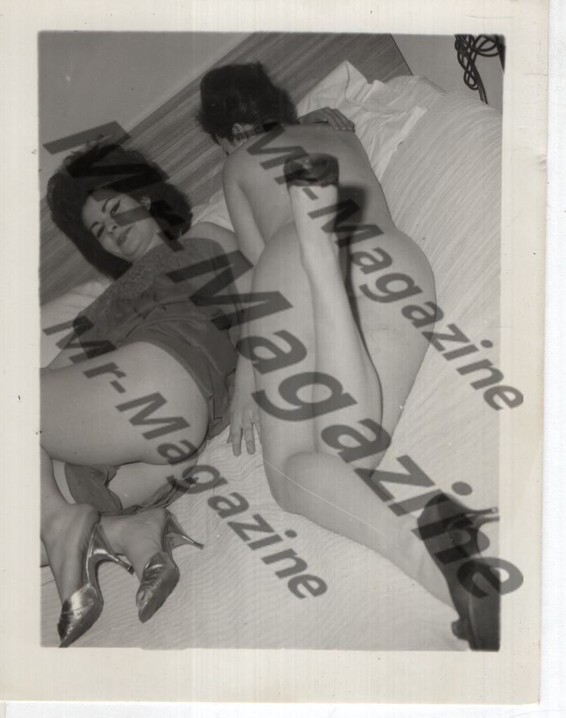 Adult Vintage B&W Pinup Photo 4"x5" Lesbian Interest Brunette Nude Models RZ-78