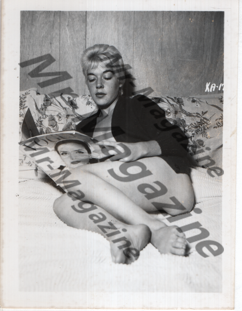 Adult Vintage B&W Pinup Photo 4"x5" Blonde Nude Model Reading Vogue CA-78