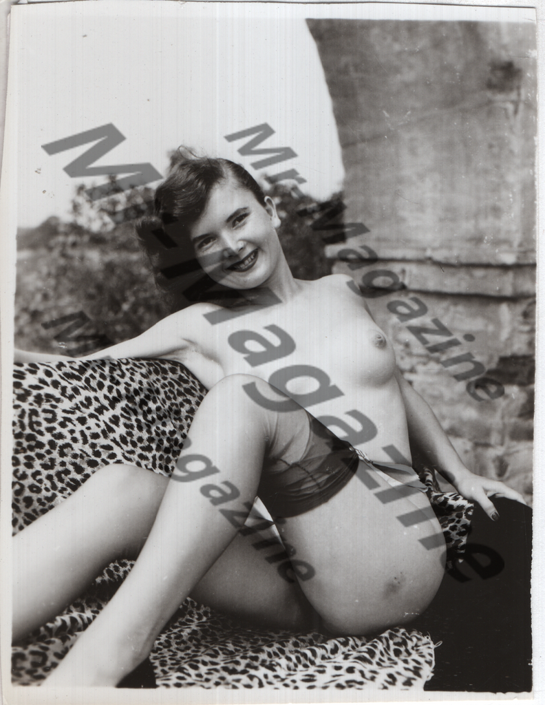 Adult Vintage B&W Pinup Photo 4"x5" Brunette Nylon Stockings Model CB-87