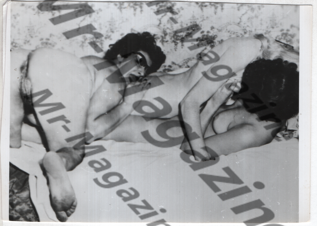 Adult Vintage B&W Pinup Photo 4"x5" Lesbian Interest Brunette & Blonde Nude Models Cunnilingus CB-89