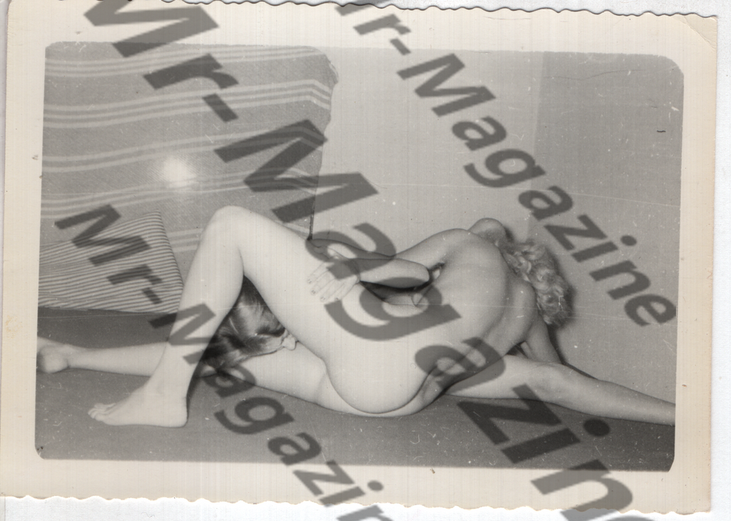 Adult Vintage B&W Pinup Photo 4"x5" Lesbian Interest Blonde Nude Models Cunnilingus CB-90