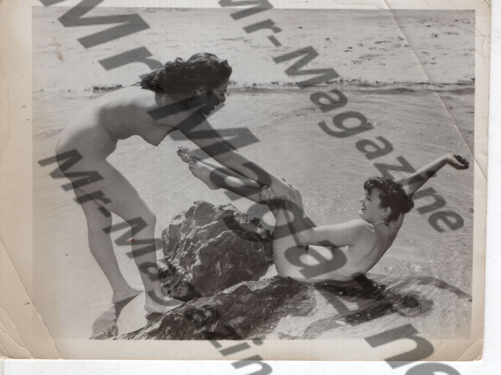 Adult Vintage B&W Pinup Photo 4"x5" Lesbian Interest Brunette Nude Models On Beach CD-76