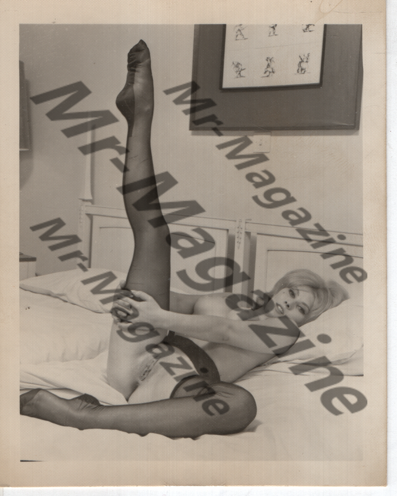Adult Vintage B&W Pinup Photo 4"x5" Blonde Nylon Stockings Model CD-56