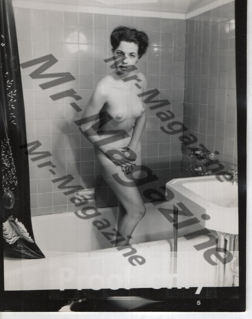 Adult Vintage B&W Pinup Photo Proof 4"x5" Brunette Bathing Beauty CD-98