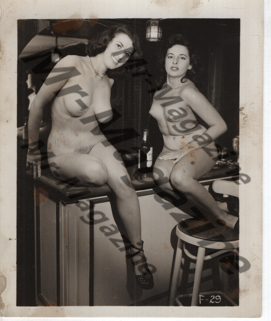Adult Vintage B&W Pinup Photo 4"x5" Brunette Nude Models At Bar CE-09
