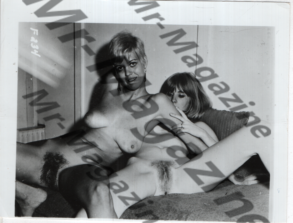 Adult Vintage B&W Pinup Photo 4"x5" Lesbian Interest Brunette & Blonde Nude Models CE-45