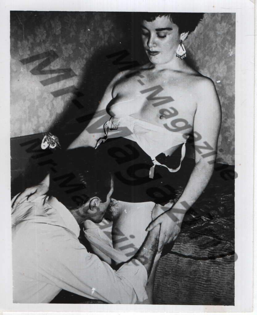 Adult Vintage B&W Pinup Photo 4"x5" Straight Interest Brunet Models Cunnilingus CF-74