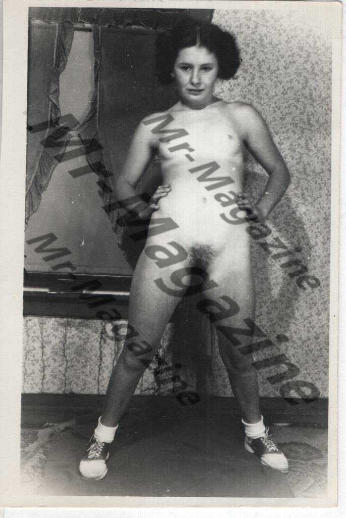 Adult Vintage B&W Pinup Photo 4"x3.5" Brunette Nude Model CG-54