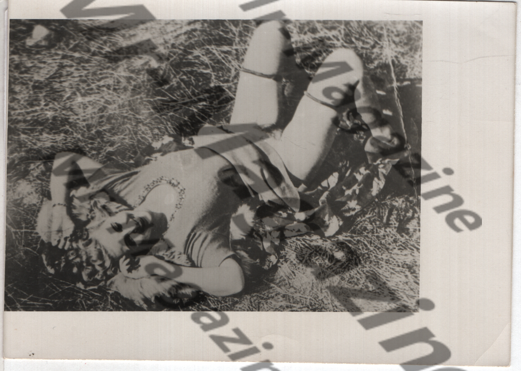 Adult Vintage B&W Pinup Photo 4"x3.5" Blonde Nude Model Outdoors CG-55