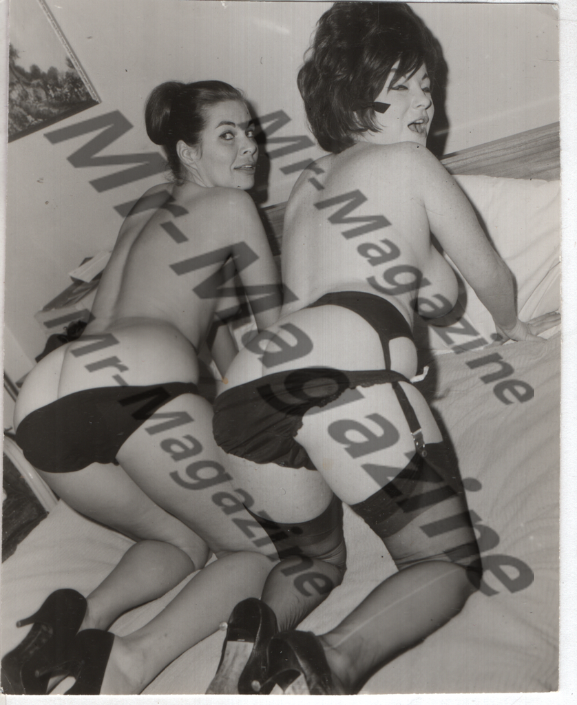 Adult Vintage B&W Pinup Photo 4"x3.5" Brunette Lingerie Models CG-58