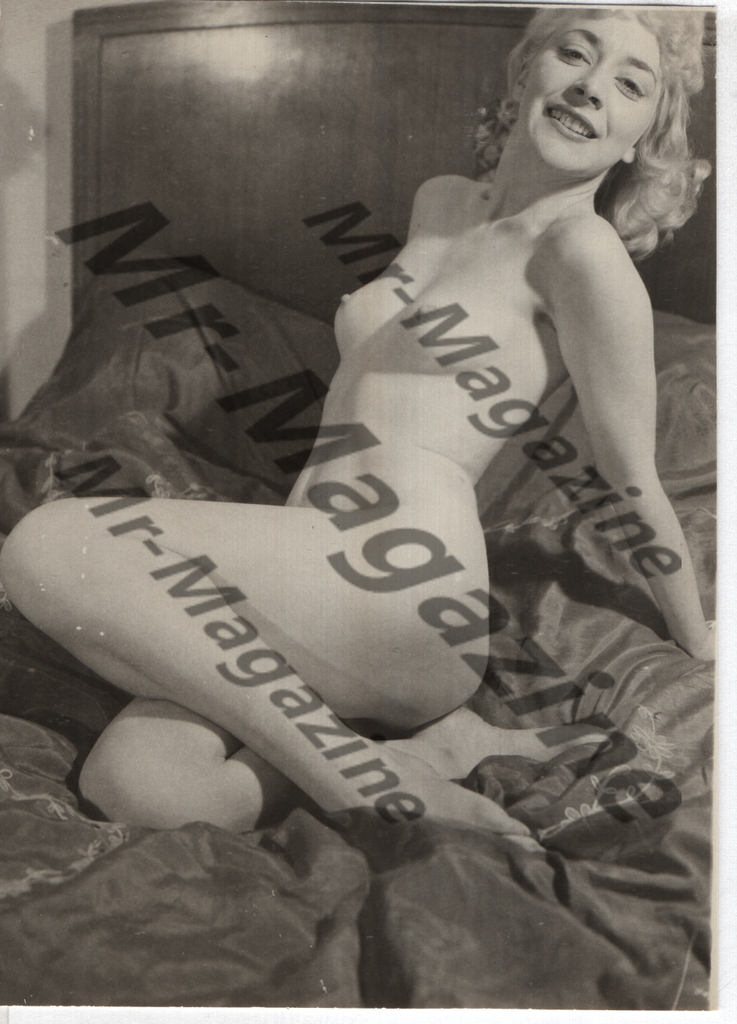 Adult Vintage B&W Pinup Photo 4"x3.5" Blonde Nude Model CG-42