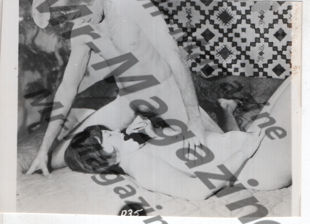 Adult Vintage B&W Pinup Photo 4"x3.5" Straight Interest Brunette & Blond Models Fellatio CG-52