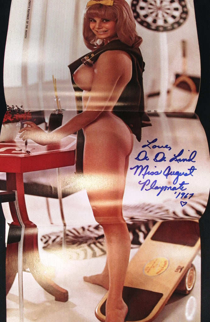 Dee Dee Lind AUTOGRAPHED Centerfold Playboy August 1967 Magazine w/COA 082426AMP