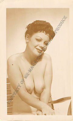 Adult B&W Photo 1940s/50s 2.5x4 Beautiful Brunette Posing Topless Pin Up 61MG