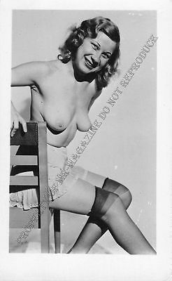 Adult B&W Photo 1940s/50s 2.5x4 Beautiful Blonde Nude Posing Seductively 235MH