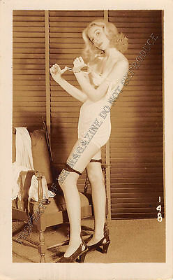 Adult B&W Photo 1940s/50s 2.5x4 Beautiful Blonde Seductively Undressing 287MH