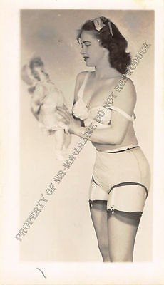 Adult B&W Photo 1940s/50s 2.5x4 Beautiful Brunette Seductively Undressing 47MH