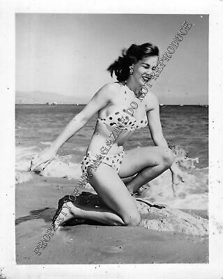Risque Vintage 1950s B&W Photo 4x5 Beautiful Brunette Pin Up Beach Bikini 52FF