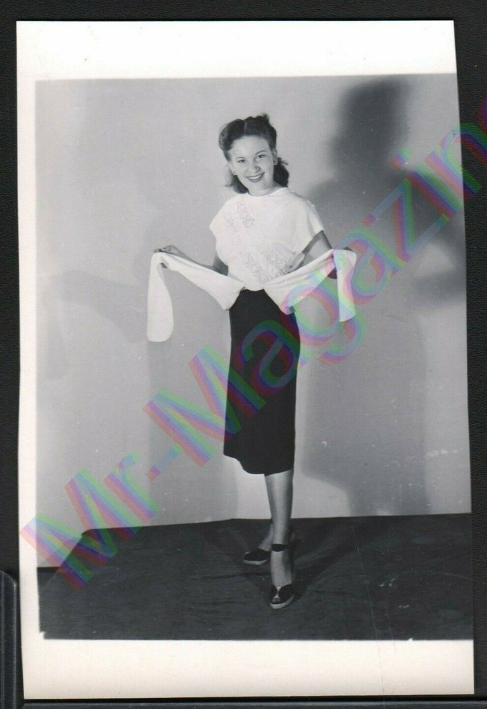 Vintage B&W Risque Pinup 3" x 5" Sexy Brunette Cheesecake BH55