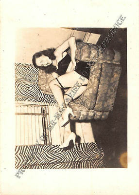 Adult Vintage B&W Photo 2.5x3 Beautiful Brunette Pinup Posing Seductive 50HU