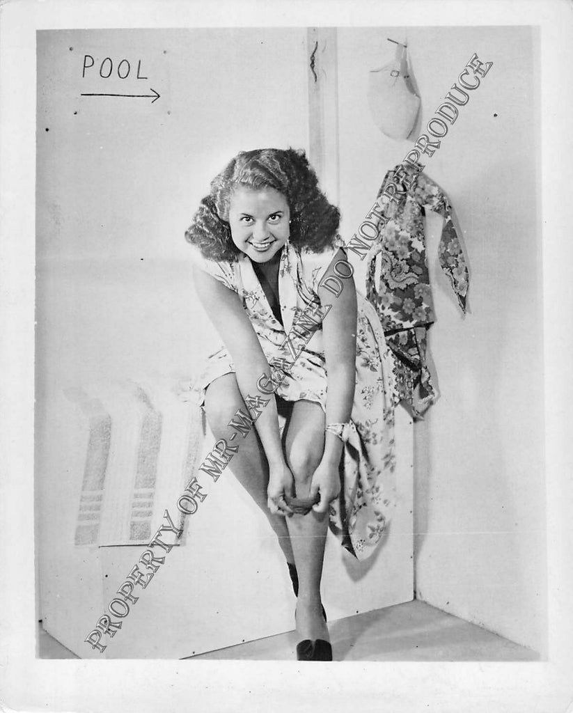 Adult Vintage 1950s B&W Photo 4x5 Sexy Brunette Taking Off Lingerie 203FF