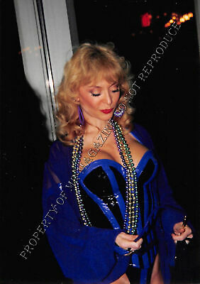 Nina Hartley Candid Original 3.5x5 Photo 1990s Sexy Outfit at a Convention 34ih
