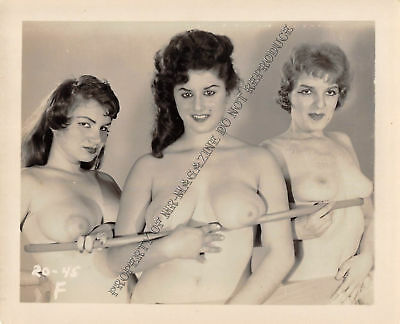 Adult Vintage B&W Photo 4x5 Beautiful Group of Lesbians Posing Nude Sexy 15HP