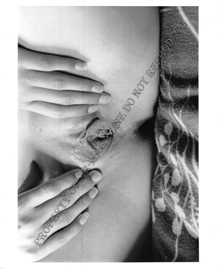 Adult B&W Photo 8X10 Close Up Fingering Tight Little Pussy Wet Masturbation 28FR