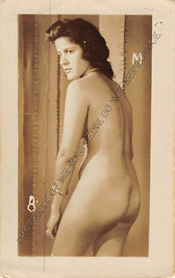 Adult B&W Photo 1940s/50s 2.5x4" Beautiful Brunette Posing Nude Seductively 39MF